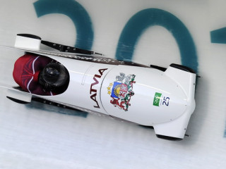 Foto: Bobslejisti astoņniekā, Rodem kritiens kalnos